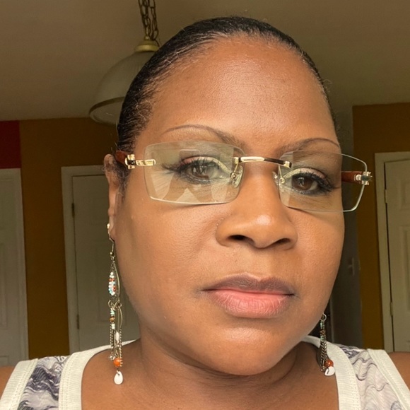 Meet your Posher, Lanaye.        No Exchanges - Picture 1 of 3